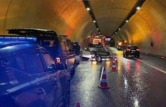 Sağanak yağış kazayı beraberinde getirdi: Tünel’de takla attı