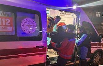 Sağlık ekipleri karlı yolda zamanla yarışarak hastaya ulaştı