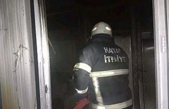 Samandağ’da yanan konteyner kullanılamaz hale geldi