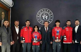 Şampiyon cimnastikçilerden Kabakcı’ya ziyaret