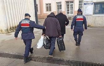 Samsun’da 17 yıl hapis cezası bulunan baba ile 8 yıl hapis cezası olan oğlu yakalandı