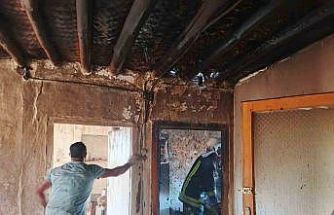 Şarkikaraağaç’ta çıkan yangında iki katlı evin bir bölümü yanarak küle döndü