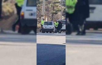 Şarkikaraağaç’ta elektrikli bisikletle otomobil çarpıştı, 2 kişi yaralandı