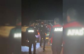 Sarp arazide yaralanan göçmen kurtarıldı