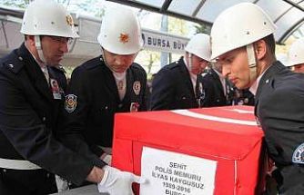 Şehit polisin babasının evi alevlere teslim oldu