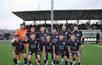 Selendi Belediyespor liderliğe yükseldi