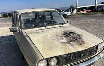 Seyir halindeki otomobil alev aldı