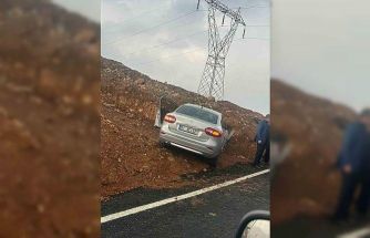 Siirt’te otomobil devrildi: 4 yaralı