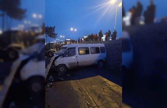Sinop’ta servis minibüsü ile otomobil çarpıştı: 1 ölü, 10 yaralı