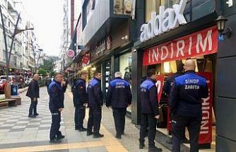 Sinop’ta zabıta ekiplerinden kaldırım işgali denetimi