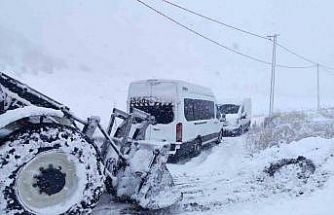 Şırnak’ta karda mahsur kalanlar için belediye ekipleri seferber oldu