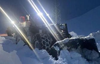 Şırnak’ta karla mücadele gece de devam ediyor