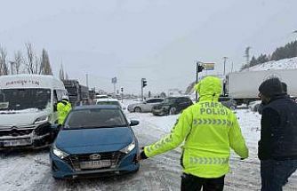 Sivas’ta etkili olan kar, hayatı durma noktasına getirdi