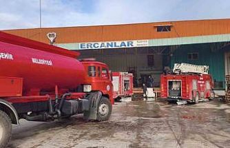 Soğuk hava  deposundaki yangın paniğe neden oldu