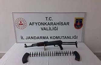 Şüphe üzerine durdurulan otomobilde Kalaşnikov ele geçirildi