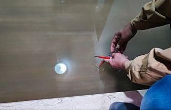 Sürekli su basan bodrum kata ’kontrol kalemiyle suyu test ederek’ giriyorlar