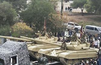 Suriye’de Esad’ın devrilmesinin yıl dönümünde yeni ordudan askeri geçit töreni