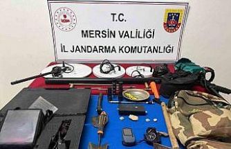 Tarihi eser peşindeki defineciler jandarmaya takıldı