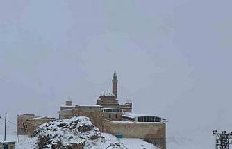 Tarihi İshak Paşa Sarayı beyaza büründü