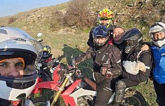 Tek başına buldukları yeni doğmuş kuzuyu 3 kilometre ötedeki annesi ile kavuşturdular