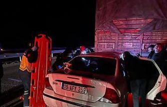 Tıra çarpan otomobil hurdaya döndü: 1 ölü