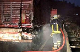 Tomruk yüklü TIR’da çıkan yangın büyümeden söndürüldü