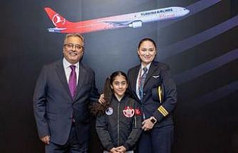 TUSAŞ şehidinin 10 yaşındaki kızı kanseri yendi, pilot koltuğuna oturdu