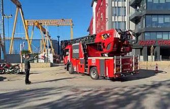 Tuzla Tersanesi’nde gemi yangını paniğe neden oldu
