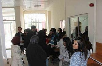 Üniversite öğrencileri kan bağışı için sıraya girdi