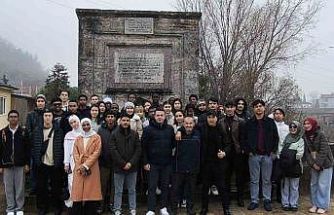 Üniversiteli öğrenciler tarihi ve doğal mekanları keşfetti