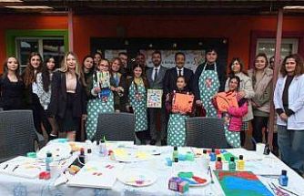 Üniversiteliler, engelli gençleri sevindirdi