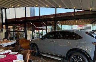 Ünlü sanatçı Cahit Berkay’ın aracıyla daldığı restoranın işletmecisi o anları anlattı