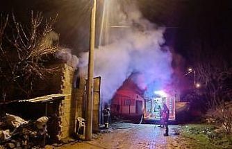 Uşak’ta samanlıkta çıkan yangında 5 koyun telef oldu