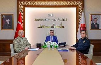 Vali Eldivan, İçişleri Bakanı Yerlikaya başkanlığındaki yeni yıl tedbirleri toplantısına katıldı