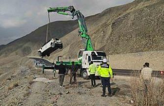 Van’da 3 gence mezar olan otomobil, sudan çıkarıldı