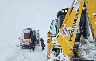 Van’da kar yağışı ulaşımı aksattı: Sağlık ve belediye ekipleri alarma geçti
