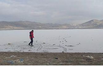 Van’da Sibirya soğukları: Sıhke Göleti’nin yüzeyi buz tuttu