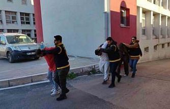 Vurup hastaneye götürdükleri genç öldü, kaçan katil ile arkadaşları yakalanıp tutuklandı