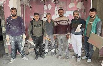 Yanan ev imece usulü tamir ediliyor