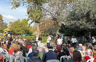 Yaşlı evinde kuşakları buluşturan yeni yıl etkinliği