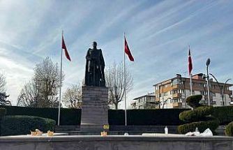 Yediler içtiler, sokakta çöplerini bıraktılar