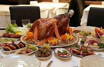 Yeni yıl akşamının lezzeti kestaneli bademli Sahan yılbaşı hindisi