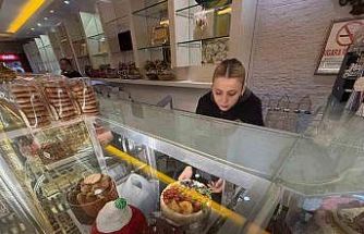 Yılbaşına özel hazırlanan 40 pastaya altın gizlediler