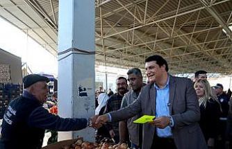 Yılmaz, pazarda vatandaş ve esnafla buluştu