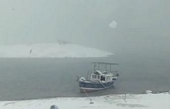 Yoğun kar ve sis balıkçıları durdurdu: Tekneler kıyıya çekildi