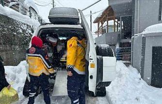 Yoğun kar yağışına rağmen Acil Sağlık ekipleri görev başında