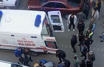 Yol ortasında eşini bıçaklayarak öldürdü