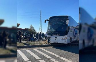 Yolcu otobüsü ile traktör çarpıştı: 1 yaralı