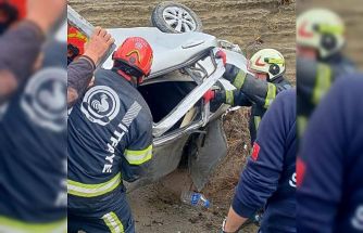 Yoldan çıkan otomobil takla attı; 2 yaralı