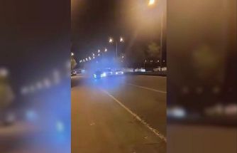 Yolu çekerken kaza anını kaydettiler